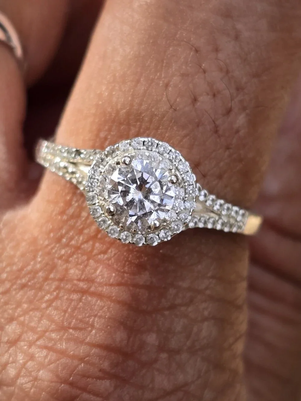 Classic sparkling CZ diamond oval halo split shank 925 sterling silver adjustabl